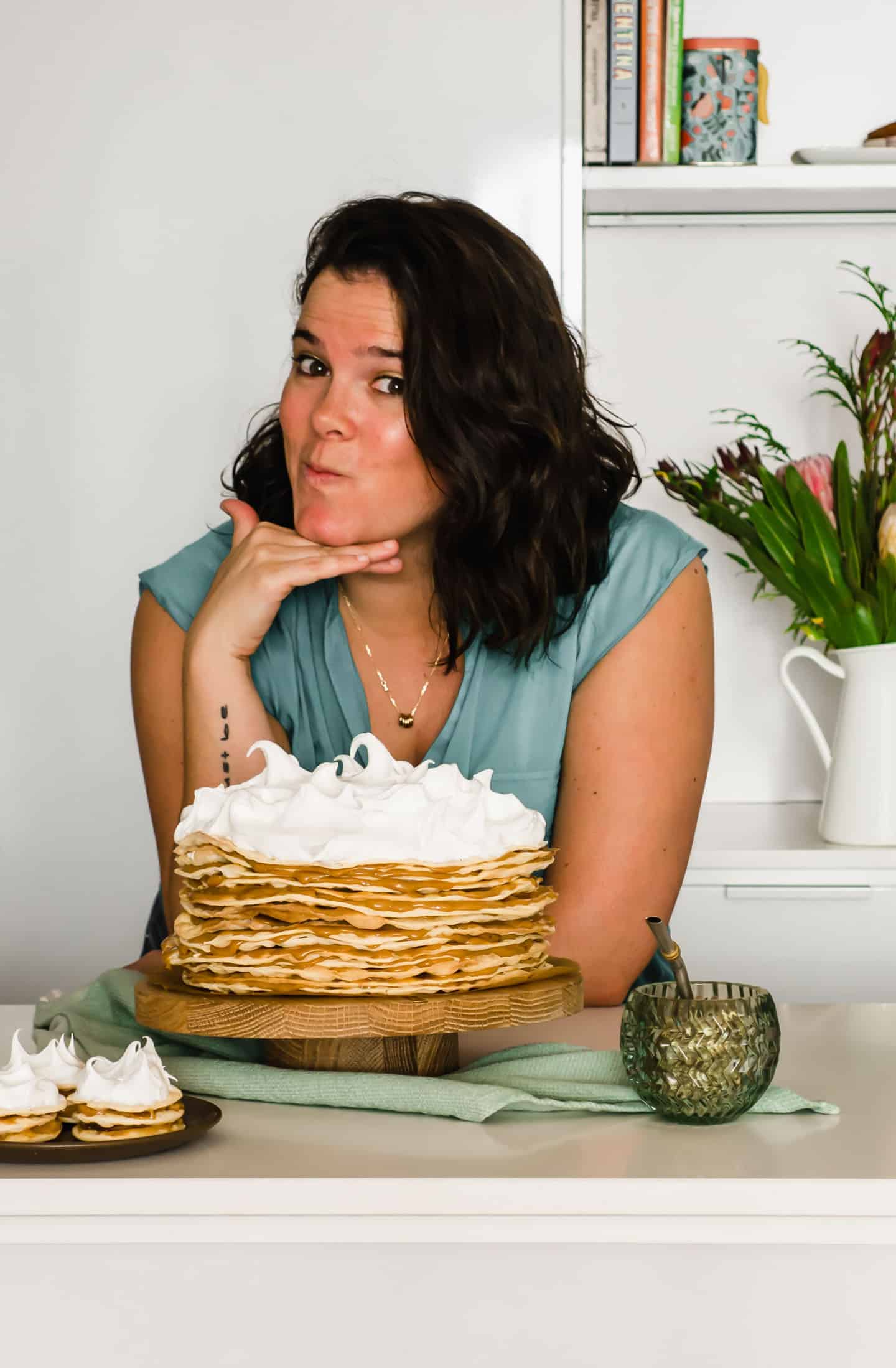 Headshot with a rogel cake, a mate, in a white kitchen