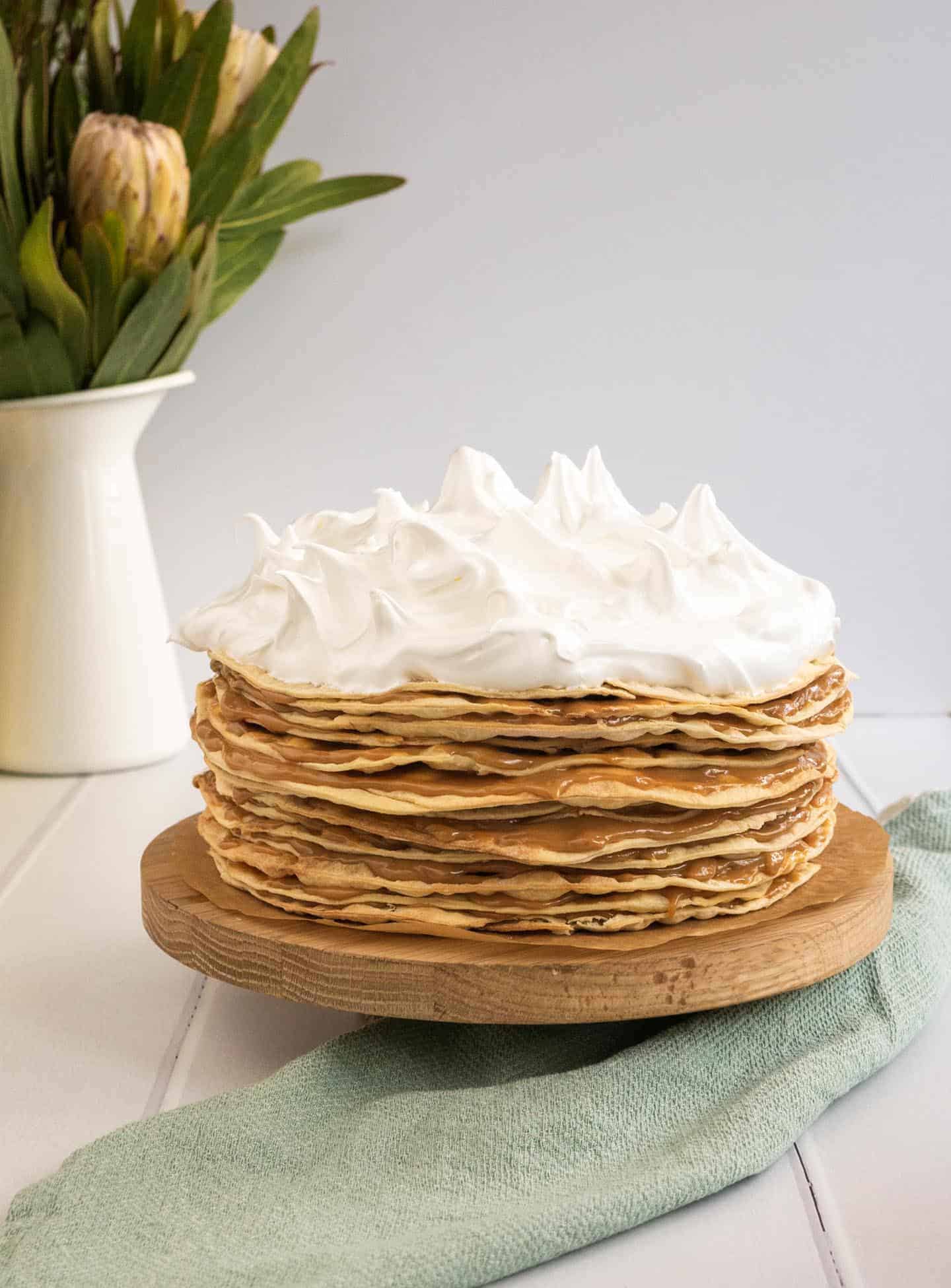 Whole Rogel cake with some flowers