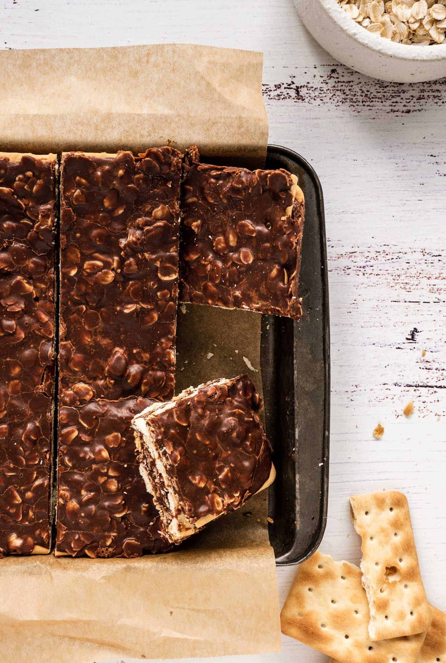 Melted chocolate and oats in layers of crackers, an absolute classic of many Argentinians' childhood.