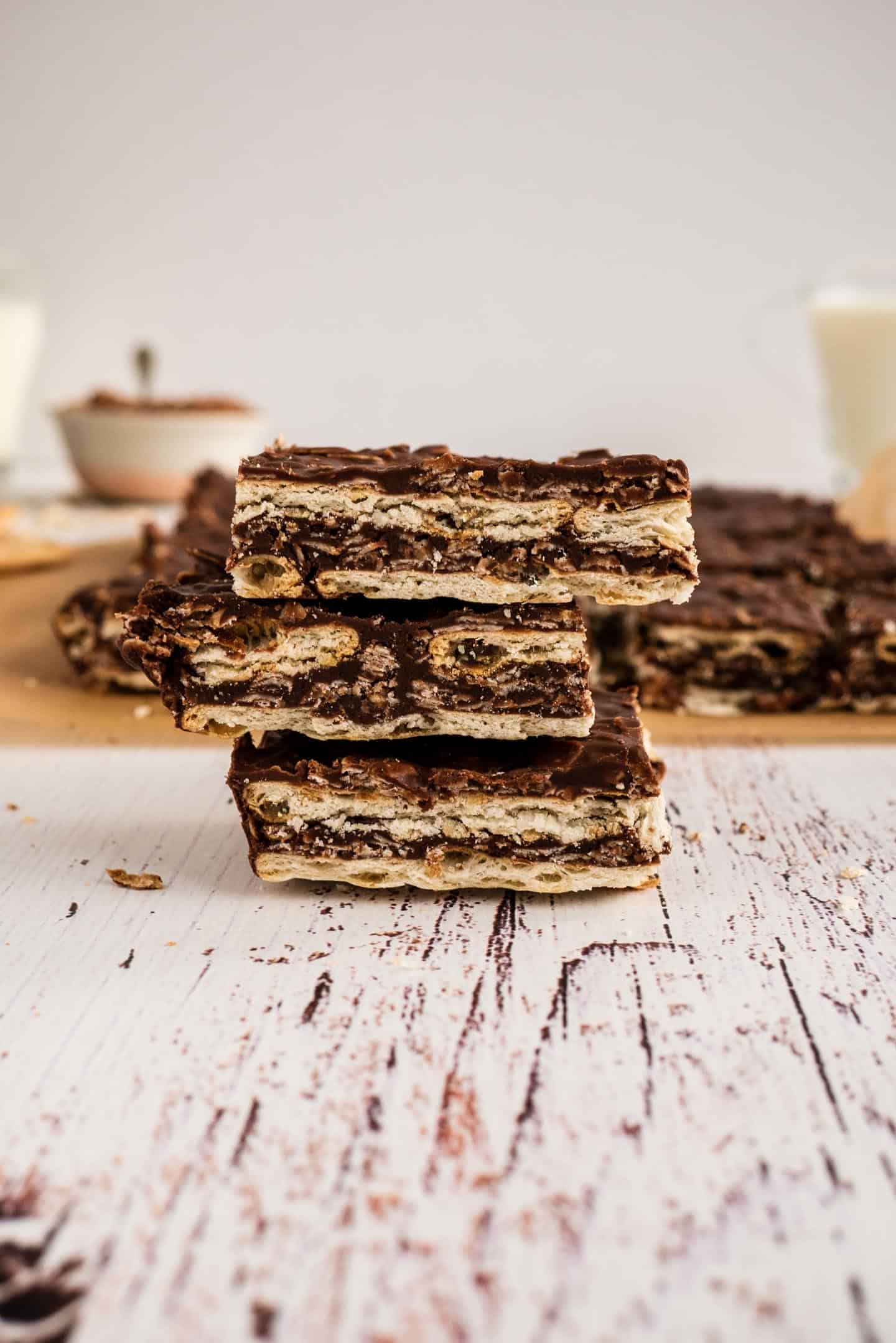 Melted chocolate and oats in layers of crackers, an absolute classic of many Argentinians' childhood.