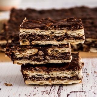 Oats and chocolate turron or bars, delicious and easy snack