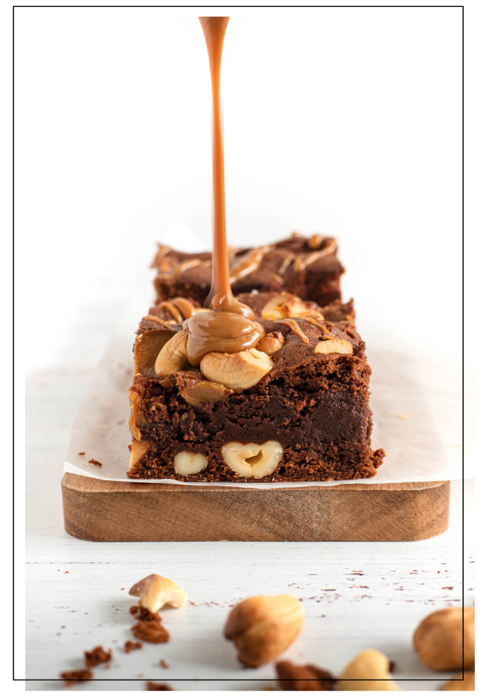 Chocolate brownie with dulce de leche dripping